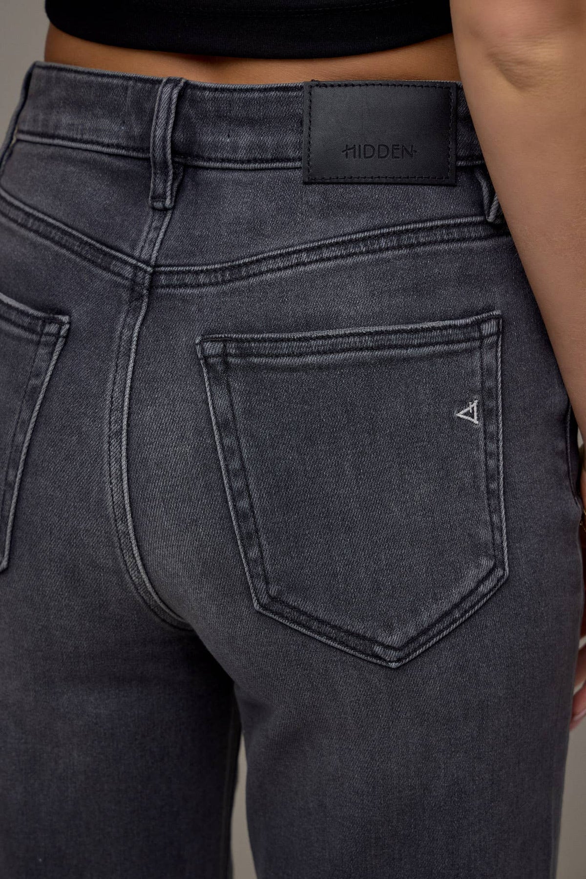 Charcoal Wash Clean Stretch 28" Inseam Wide Straight