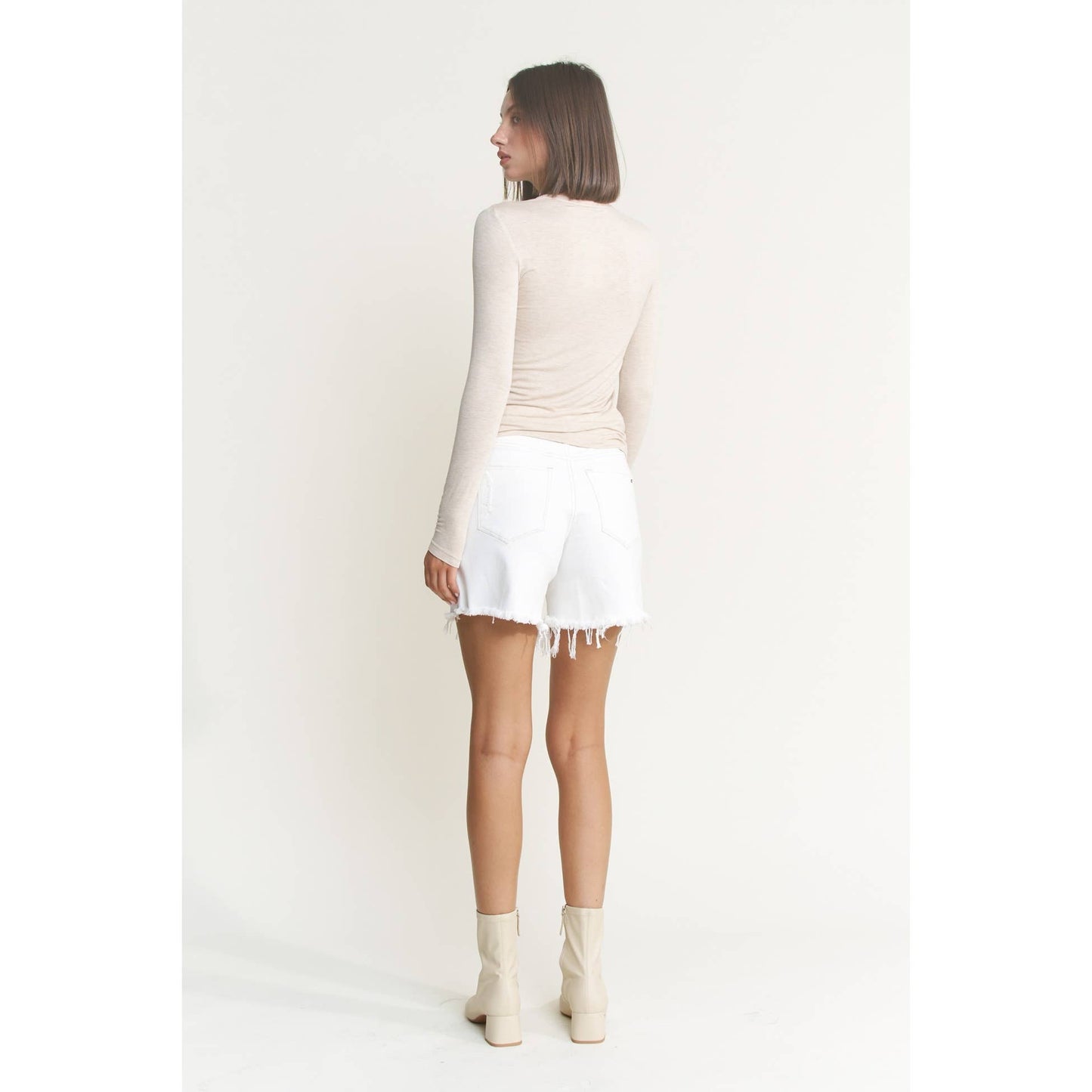 HIGH RISE DISTRESSED FRAYED HEM SHORTS