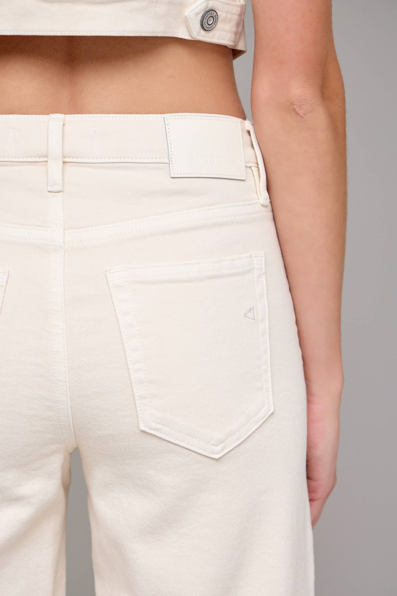 Ecru Wash Clean Stretch 28" Inseam Dad Jean