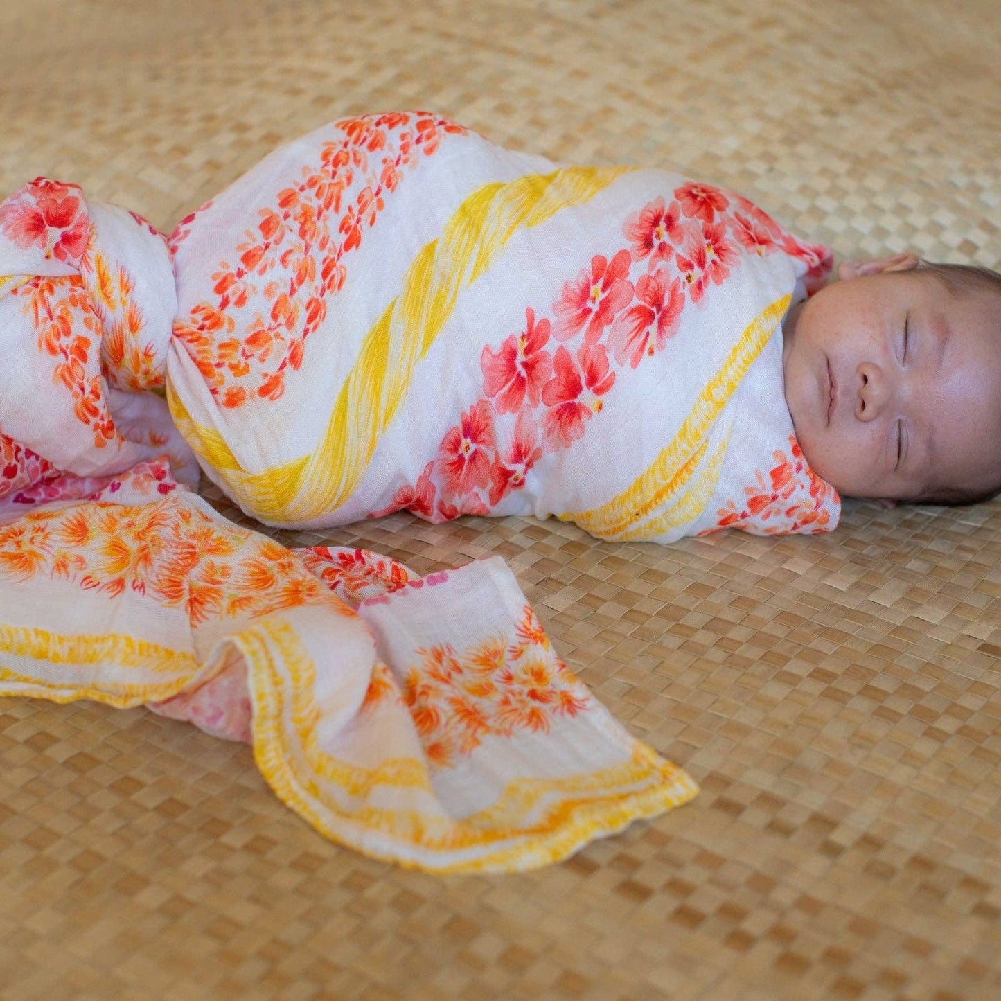 Lei Alaula ʻUlaʻula Kapa Moe - Hawaiian Bamboo Swaddle Blanket