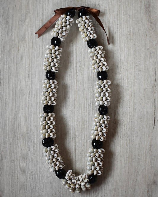 Grey Chunky Cowrie + Black Kukui Nut Shell Lei