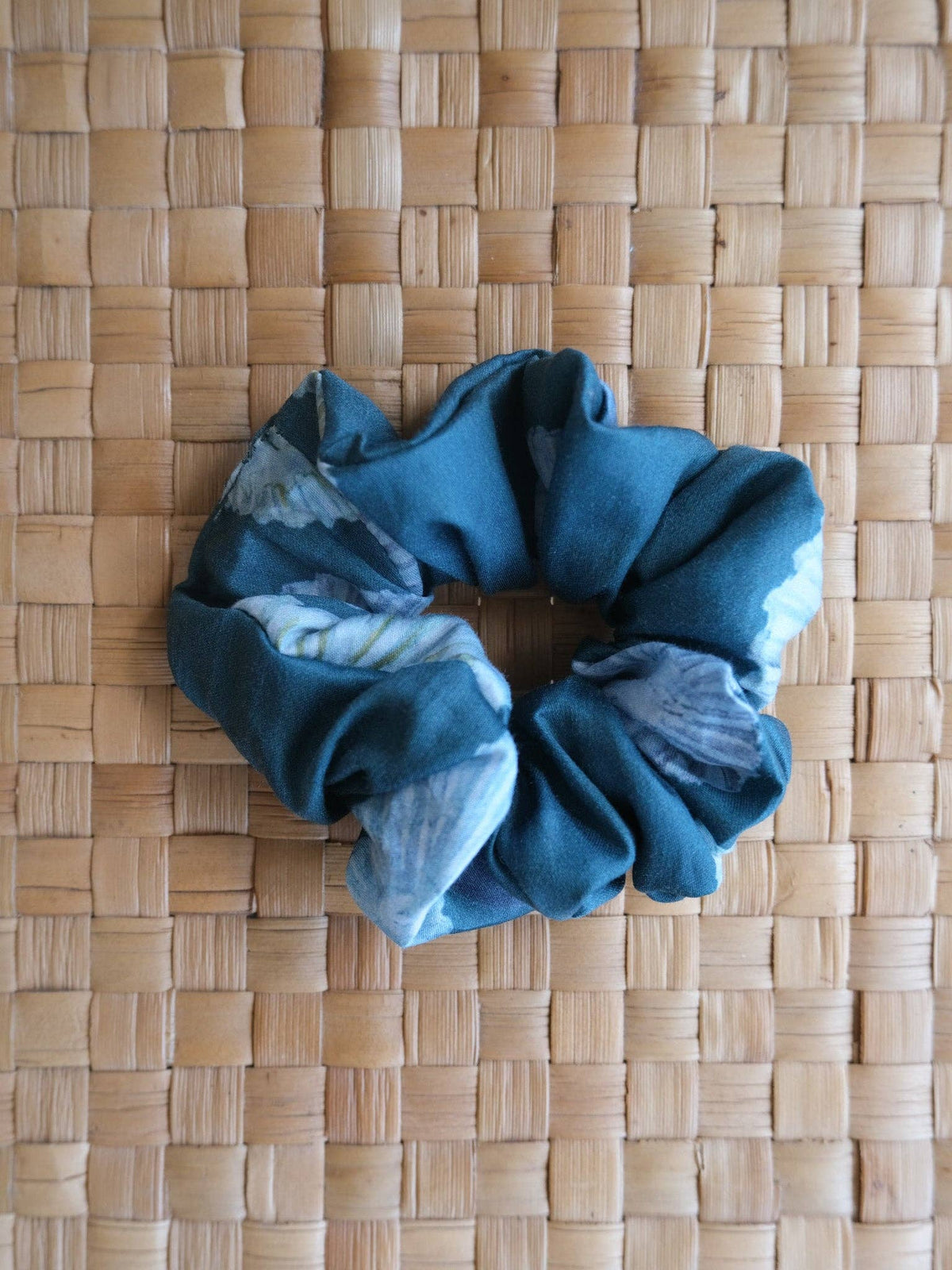 Kūlua Scrunchie