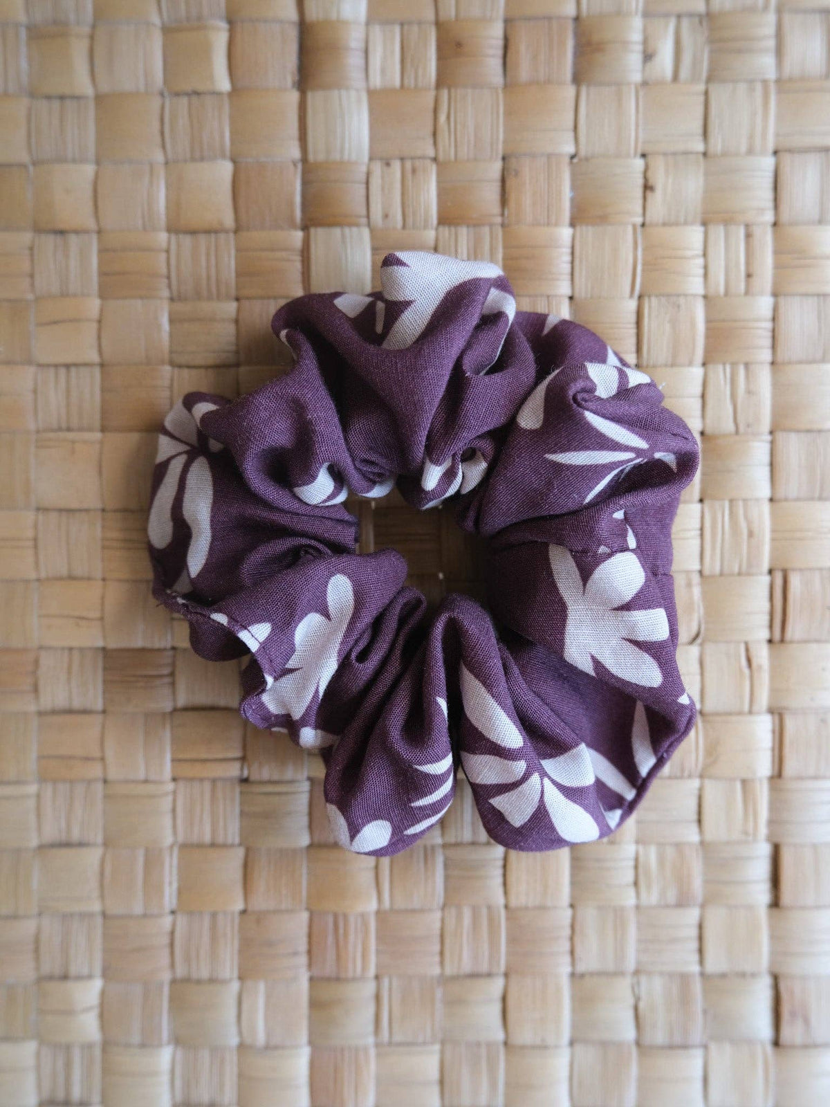 Kūlua Scrunchie