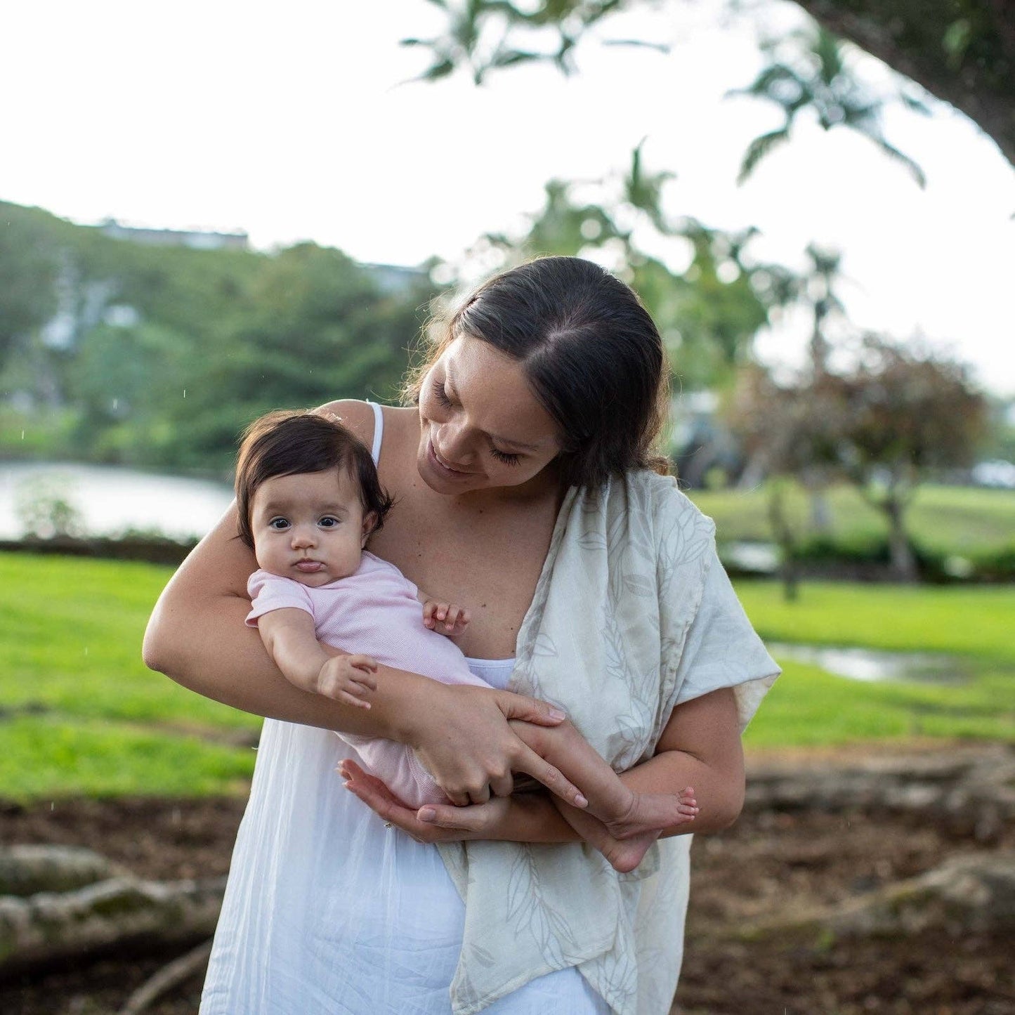 White Maile Strands Kapa Moe - Hawaiian Bamboo Swaddle