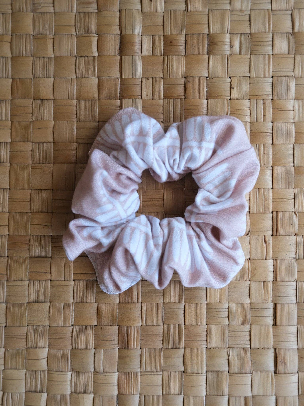Kūlua Scrunchie