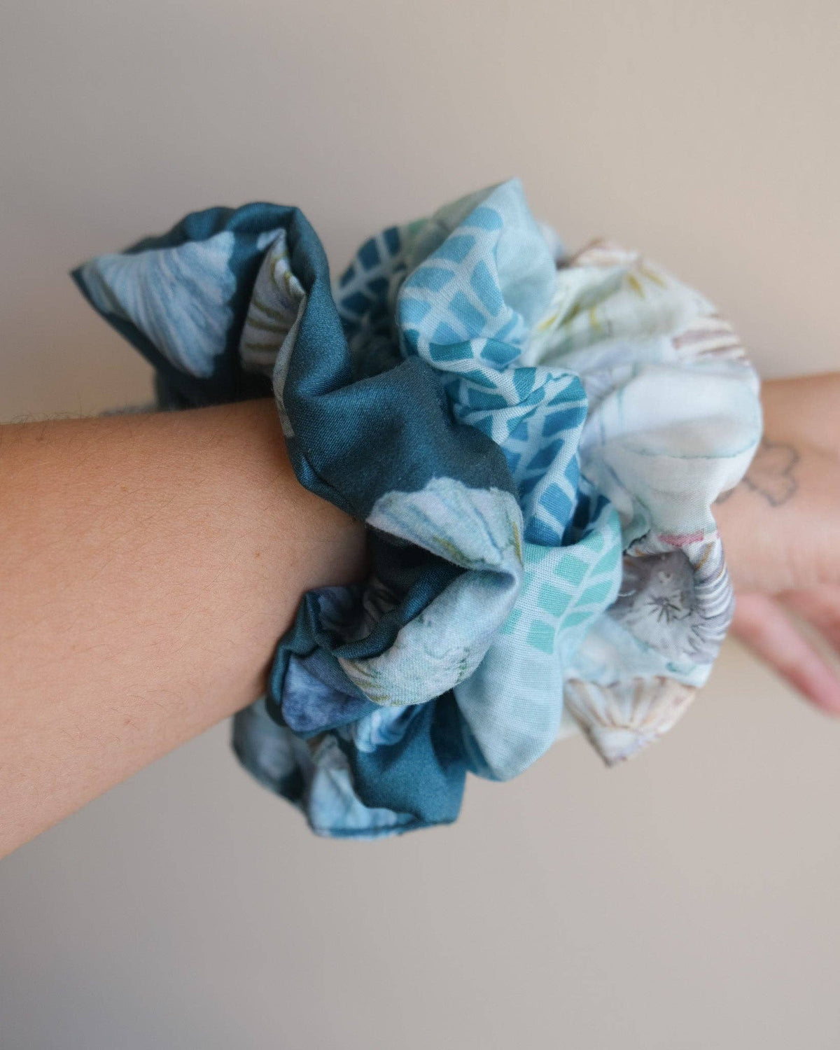 Kūlua Scrunchie