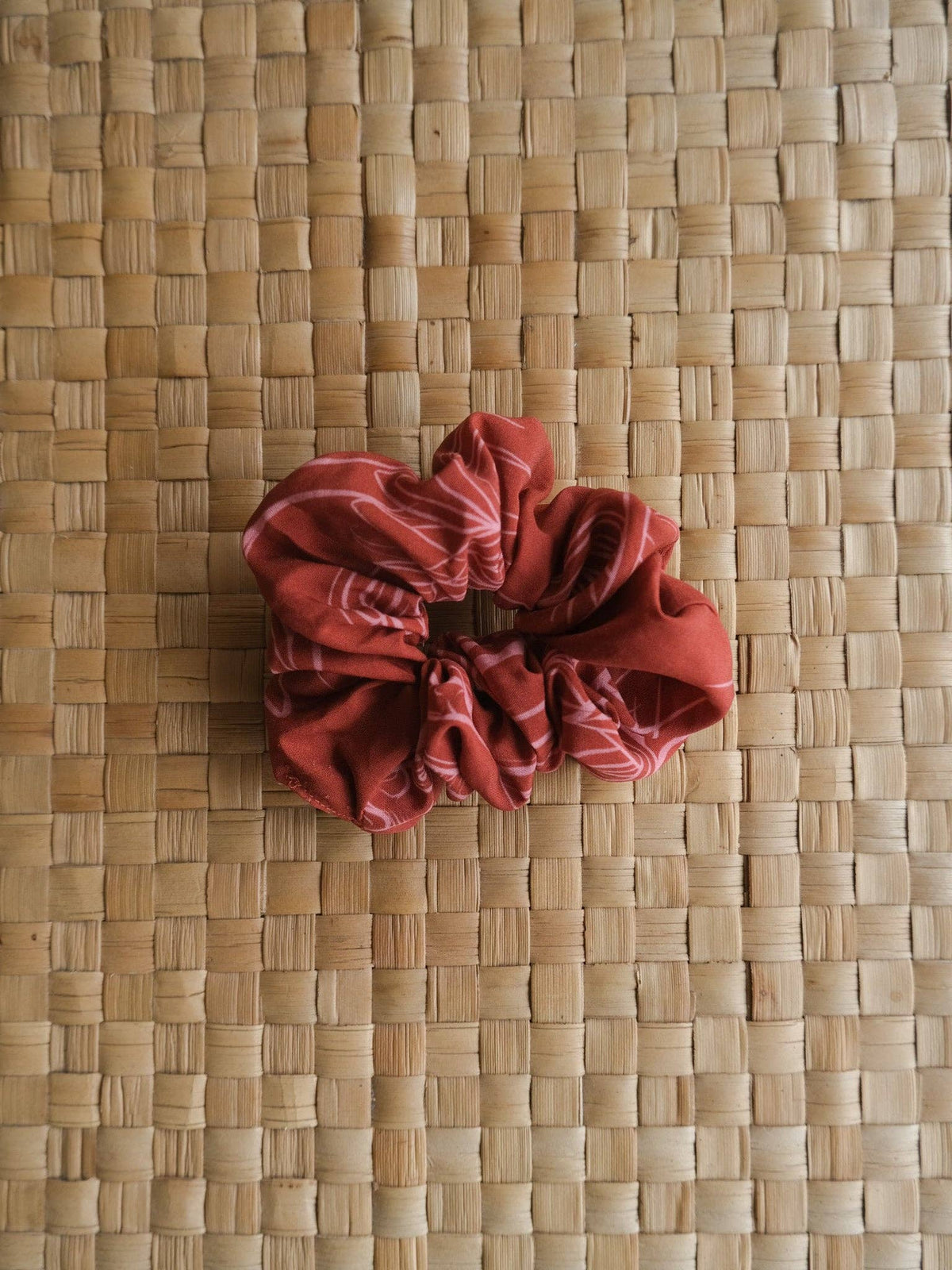 Kūlua Scrunchie