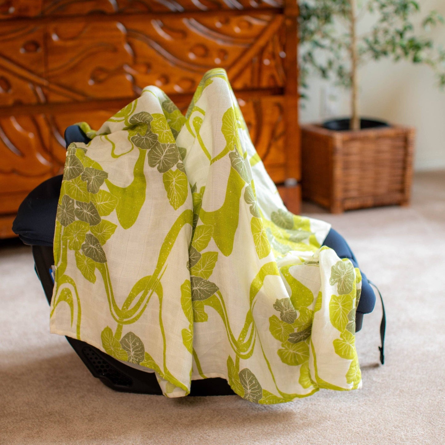 Hawaiian Loʻi Ao Kapa Moe - Hawaiian Bamboo Swaddle Blanket