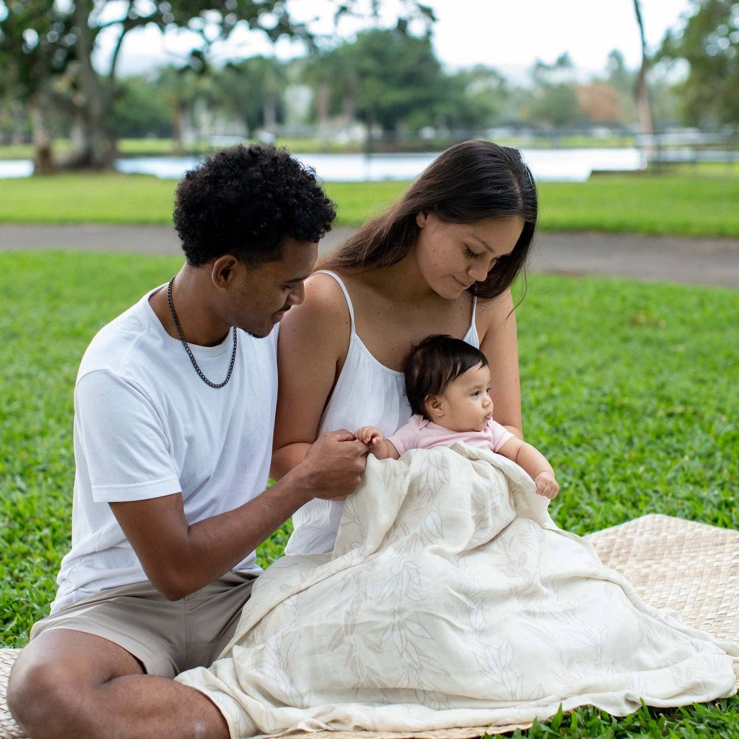 White Maile Strands Kapa Moe - Hawaiian Bamboo Swaddle
