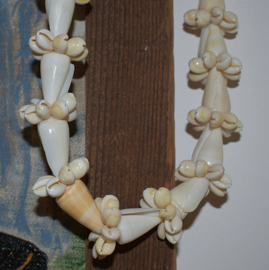 Cream Cone Shell + Cowrie Shell Lei