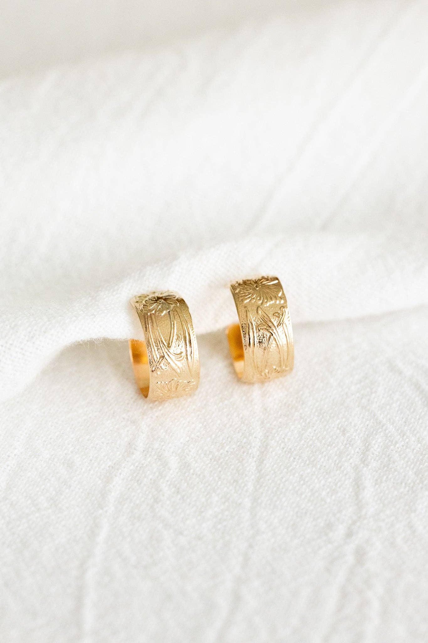 Mini Wispy Chunky Hoops