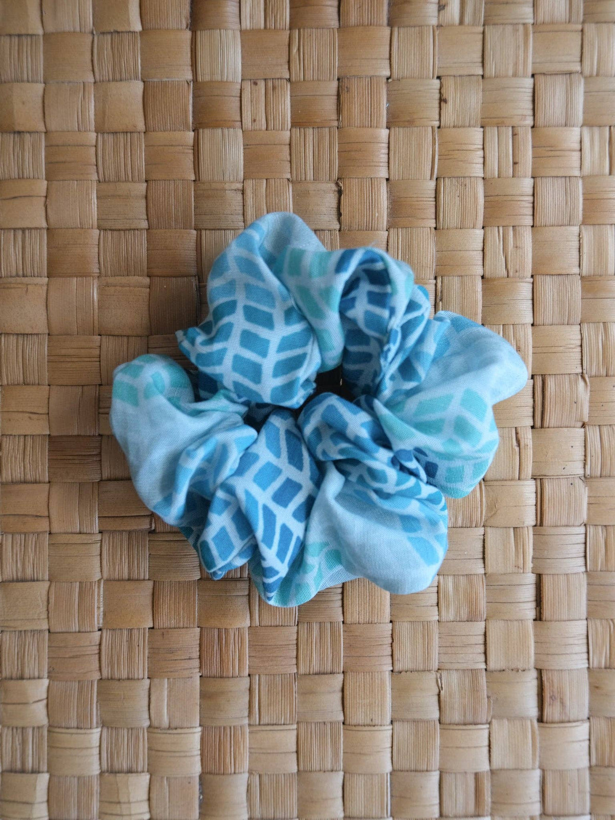 Kūlua Scrunchie
