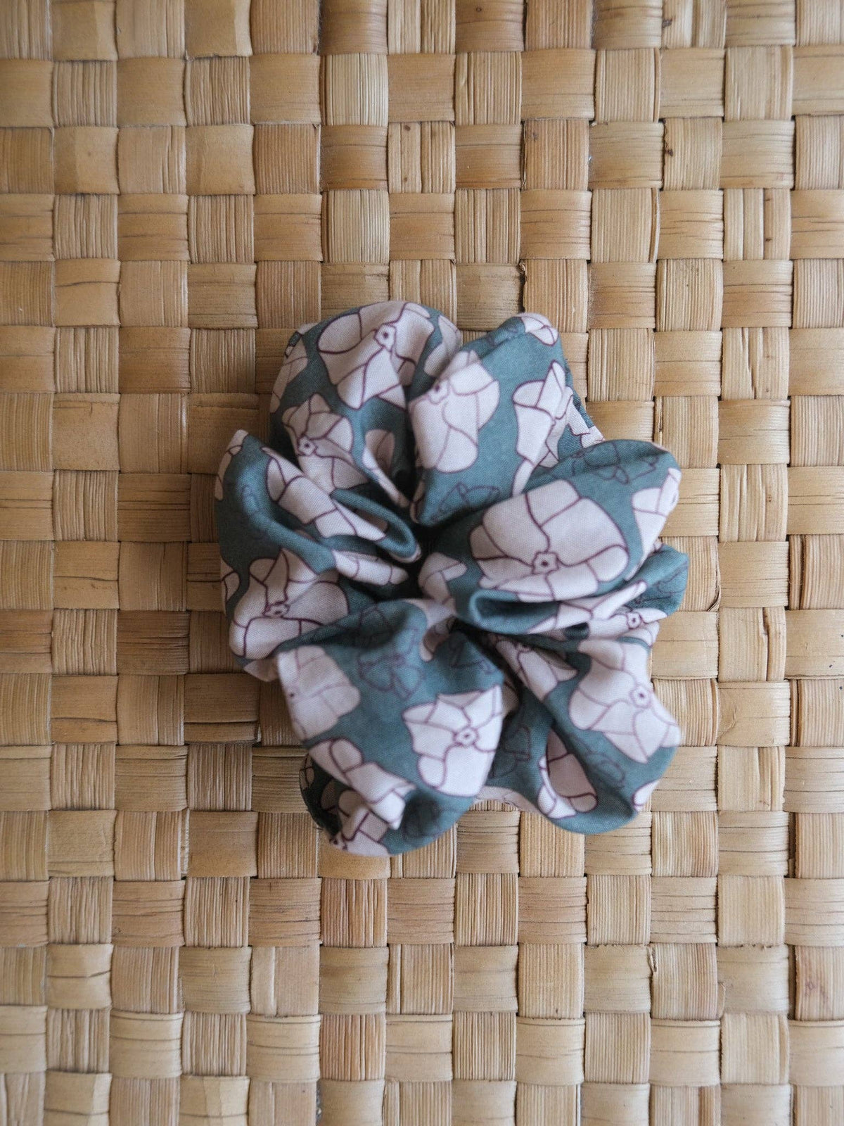 Kūlua Scrunchie