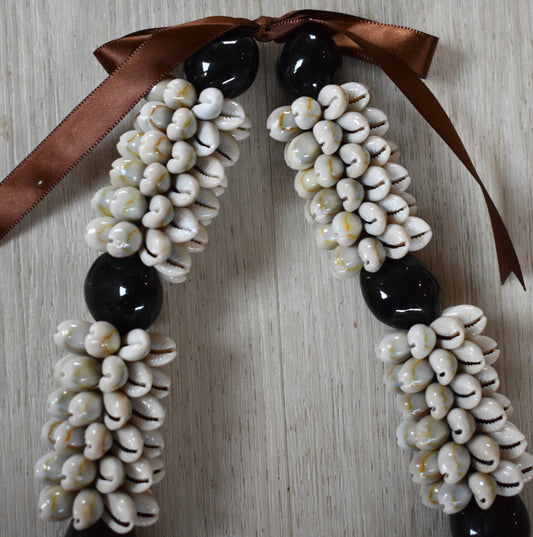 Grey Chunky Cowrie + Black Kukui Nut Shell Lei