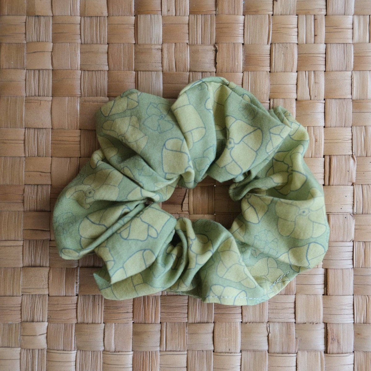 Kūlua Scrunchie